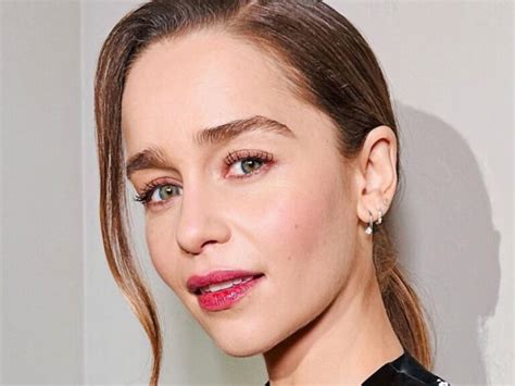 emilia clarke breasts|Emilia Clarke Says She’s Had to Fight Over Nude。